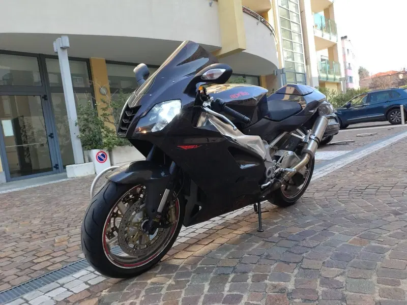 Aprilia RSV 1000 R Factory (2006 - 09) (2)