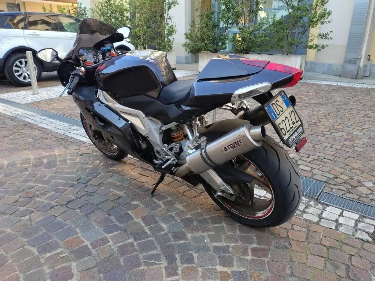 Aprilia RSV 1000 R Factory (2006 - 09) (4)