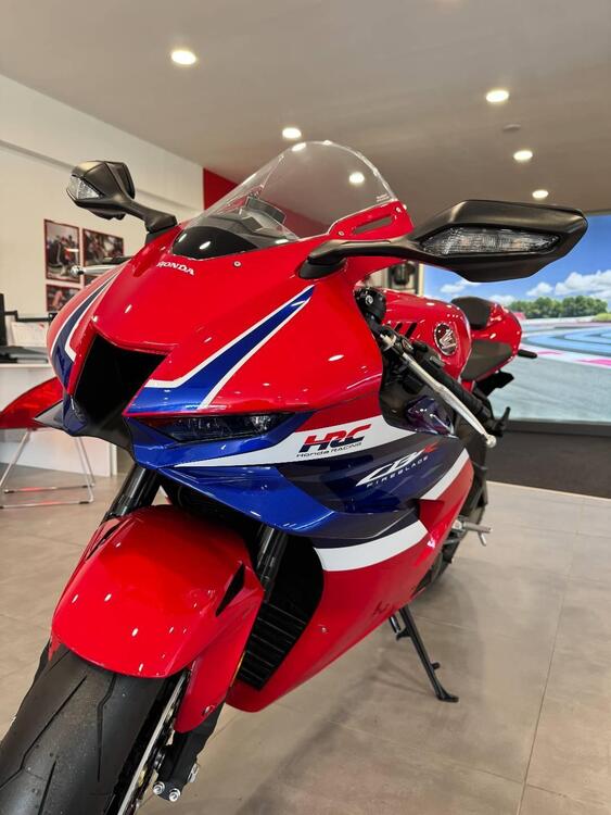 Honda CBR 1000 RR-R Fireblade (2024 - 25) (2)