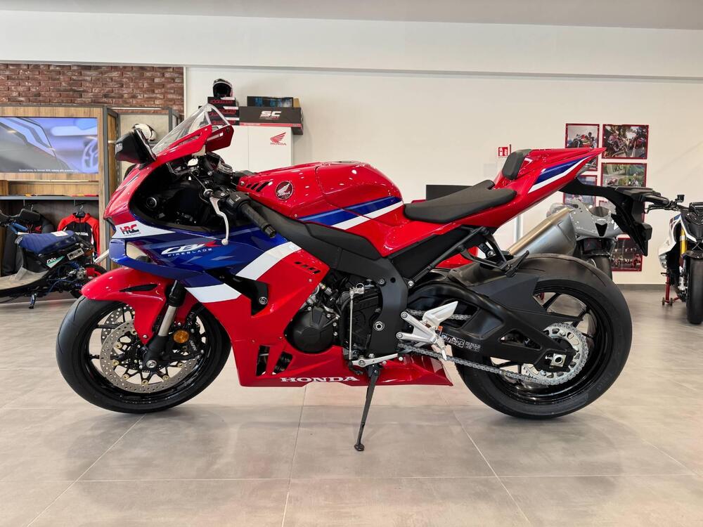 Honda CBR 1000 RR-R Fireblade (2024 - 25) (3)