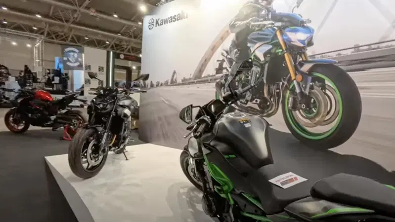MOTODAYS 2025. Kawasaki: Z900, la regina, ma occhio alle classiche e all'elettrico [VIDEO]