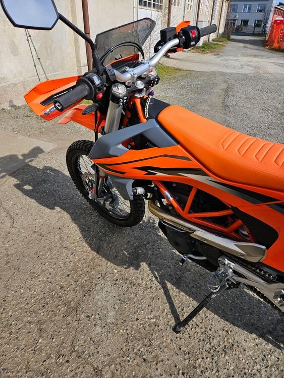 KTM 690 Enduro R (2022 - 25) (3)