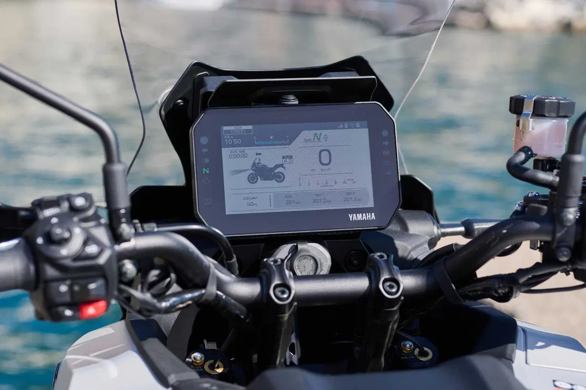 Yamaha Tracer 9 GT 2025: la turistica che sfida il confine con le sportive [VIDEO] (5)