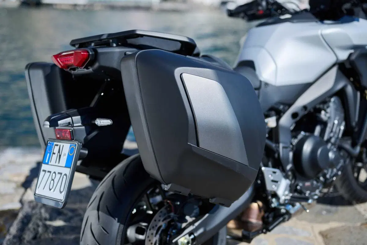 Yamaha Tracer 9 GT 2025: la turistica che sfida il confine con le sportive [VIDEO] (9)
