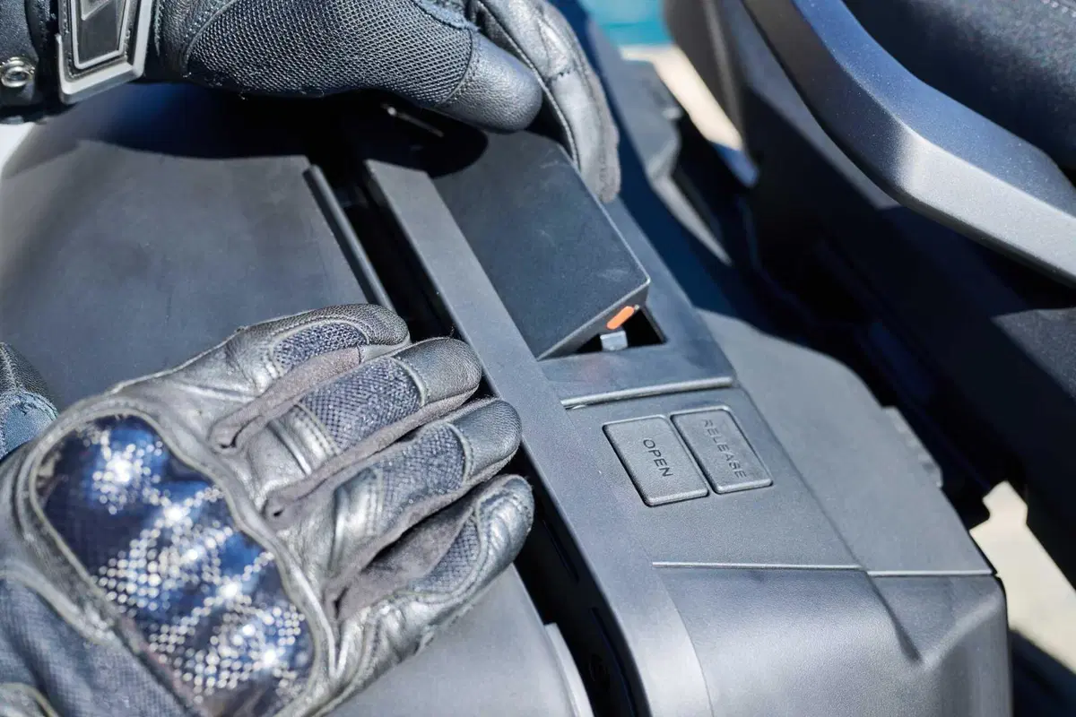 Yamaha Tracer 9 GT 2025: la turistica che sfida il confine con le sportive [VIDEO] (12)