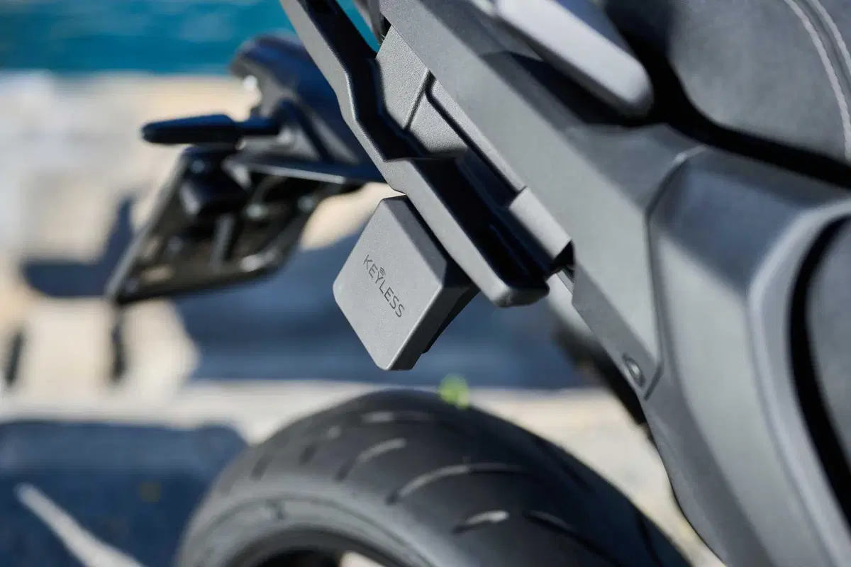 Yamaha Tracer 9 GT 2025: la turistica che sfida il confine con le sportive [VIDEO] (13)