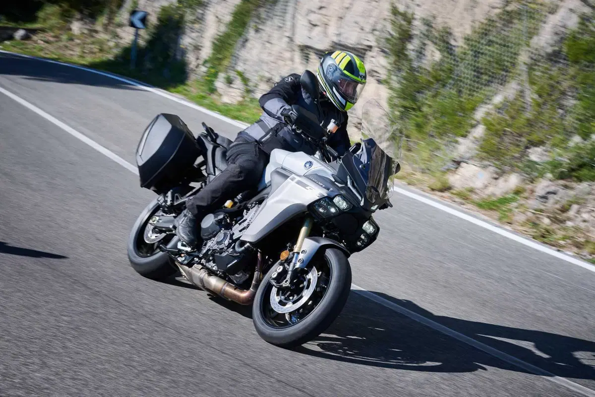 Yamaha Tracer 9 GT 2025: la turistica che sfida il confine con le sportive [VIDEO]