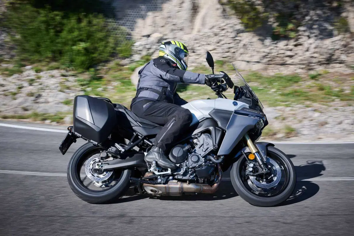 Yamaha Tracer 9 GT 2025: la turistica che sfida il confine con le sportive [VIDEO] (2)