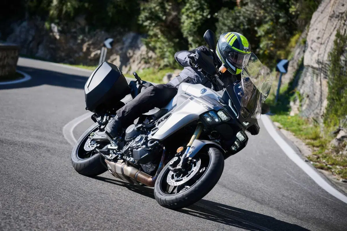 Yamaha Tracer 9 GT 2025: la turistica che sfida il confine con le sportive [VIDEO] (3)