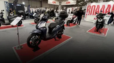 SYM a MotoDays 2025: debutta l'ADX 400, l'adventure scooter che completa la gamma [VIDEO]