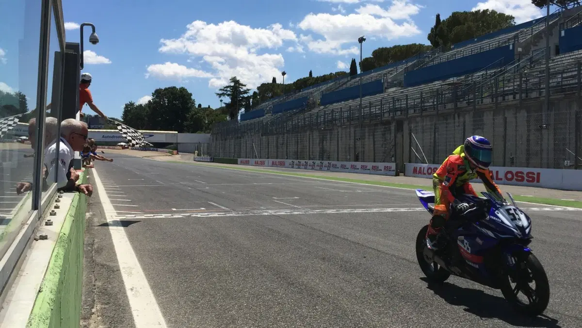 Yamaha R125 Cup 2016: doppietta di Arcangeli a Vallelunga (2)