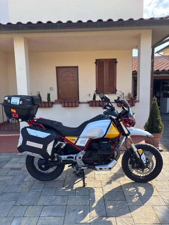 Moto Guzzi V85 TT Evocative Graphics (2019 - 20)
