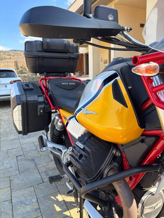 Moto Guzzi V85 TT Evocative Graphics (2019 - 20) (2)