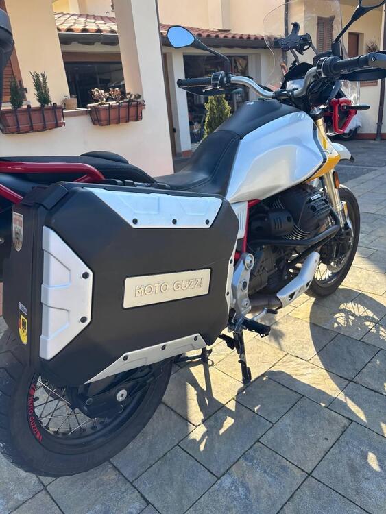 Moto Guzzi V85 TT Evocative Graphics (2019 - 20) (4)