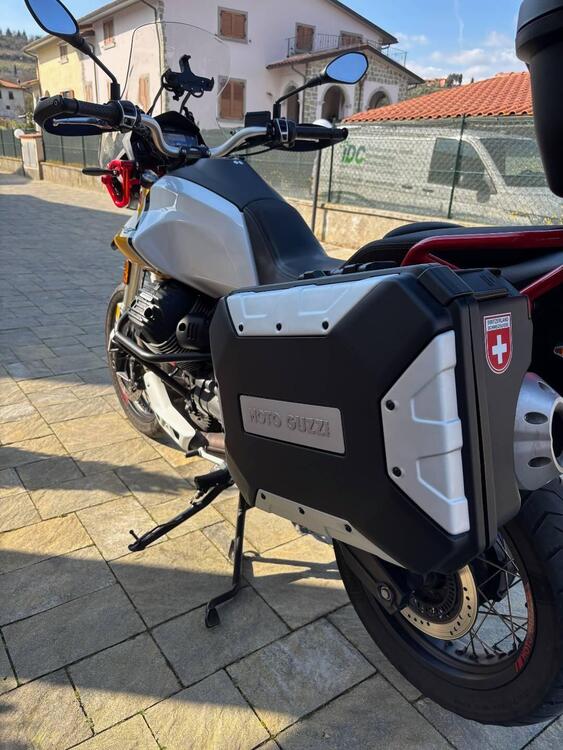Moto Guzzi V85 TT Evocative Graphics (2019 - 20) (5)