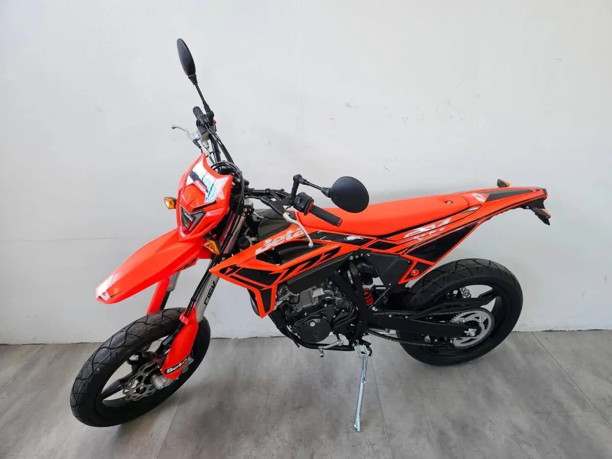 Betamotor RR 125 4T Motard T (2025 - 26) (2)