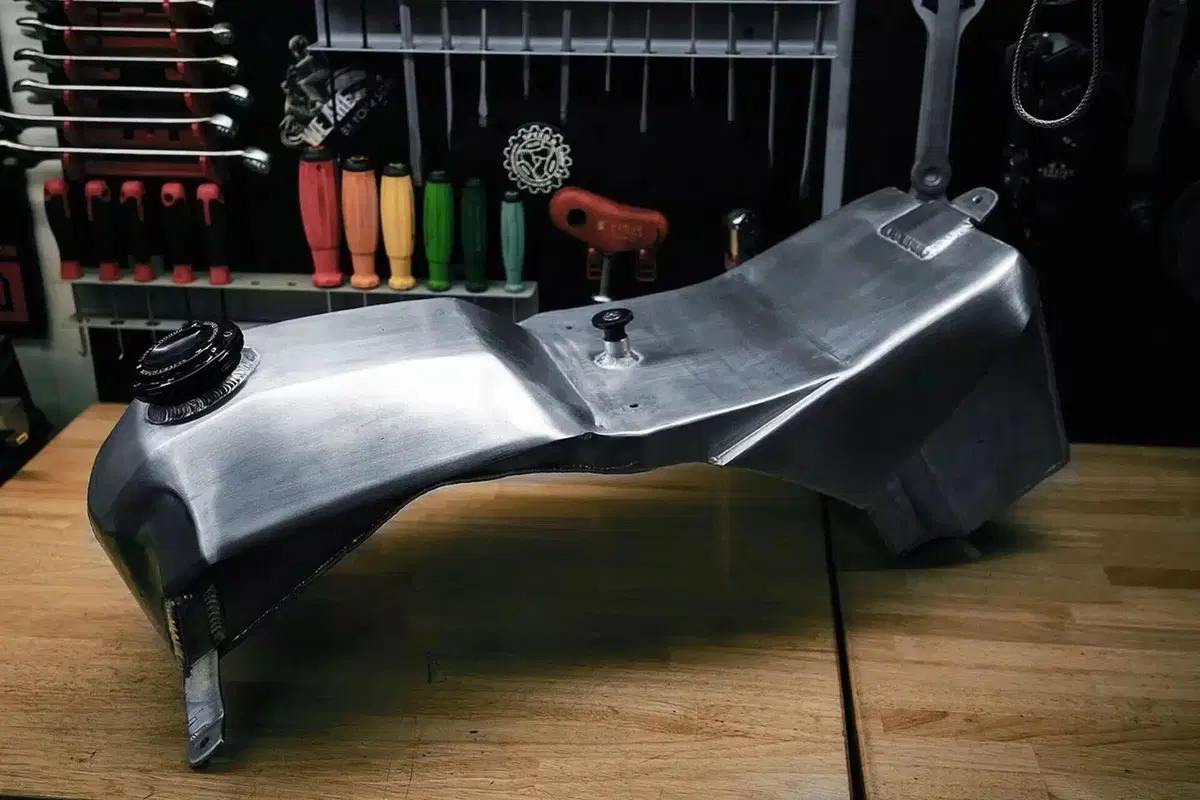 Una Tènèrè mai vista prima! Rough Crafts stravolge la T7 in una flat track (4)