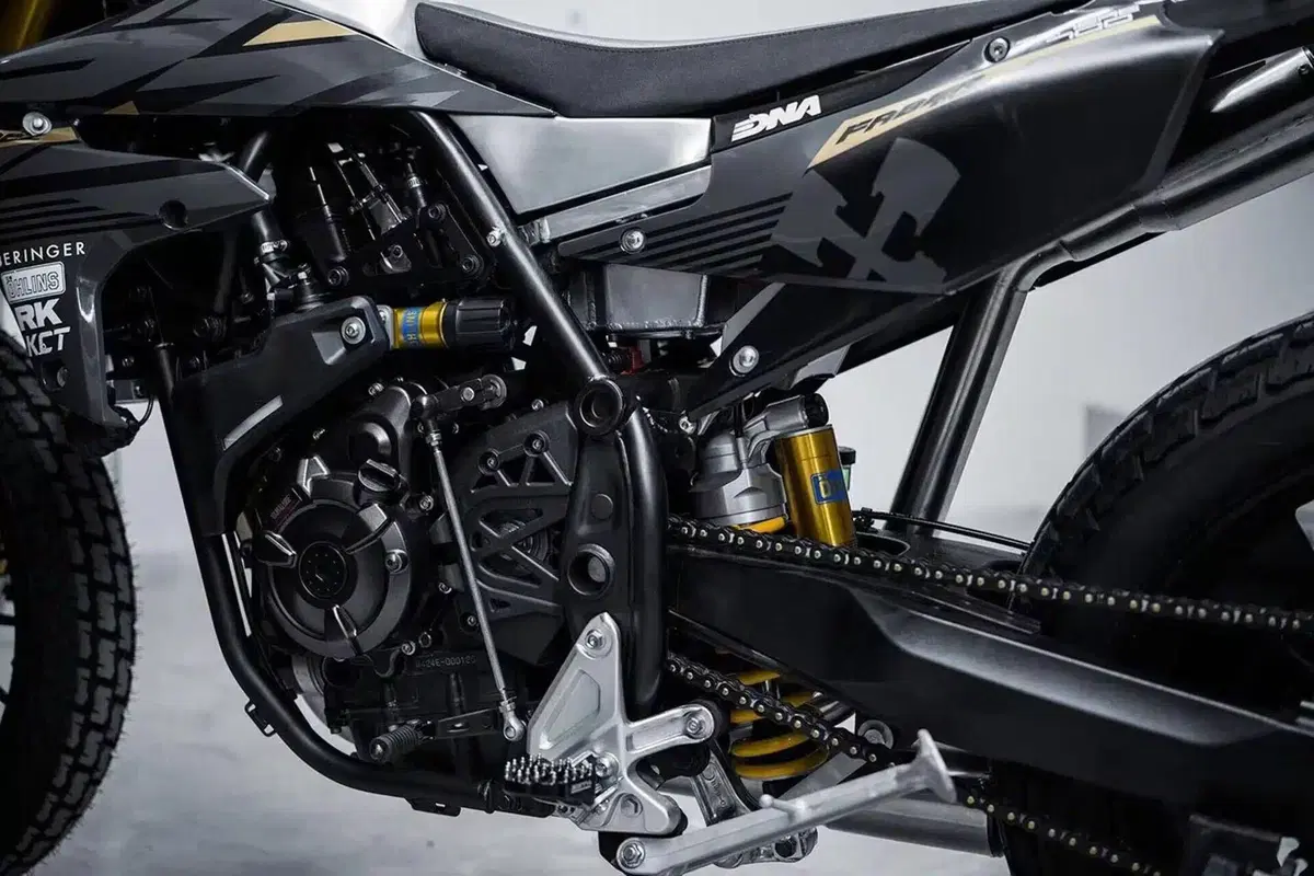 Una Tènèrè mai vista prima! Rough Crafts stravolge la T7 in una flat track (5)