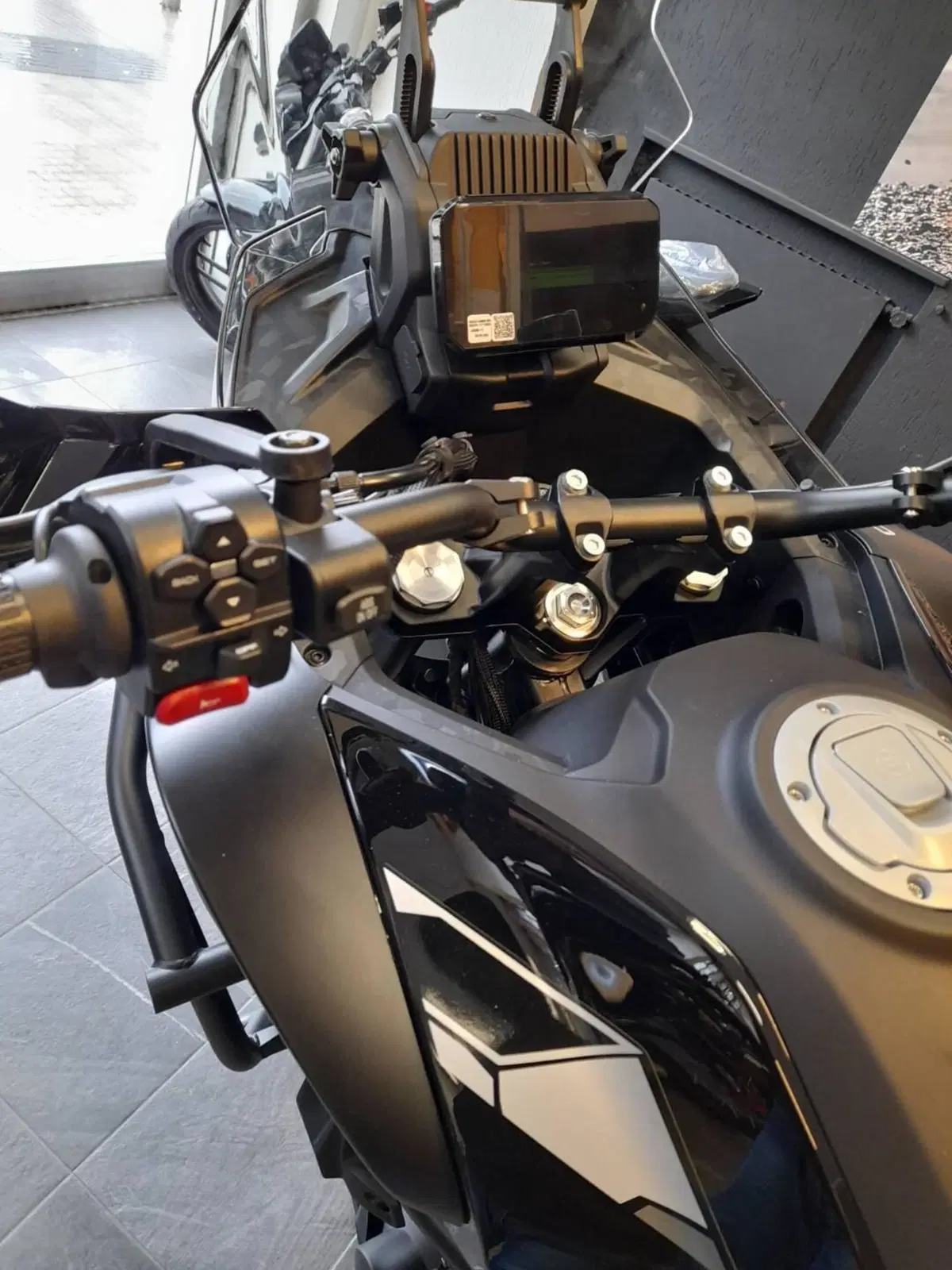 CFMOTO 700MT Adventure (2025 - 26) (4)