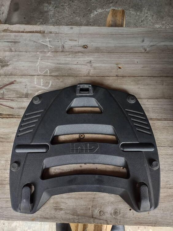 BAULETTO GIGI +ATTACCHI Givi (2)