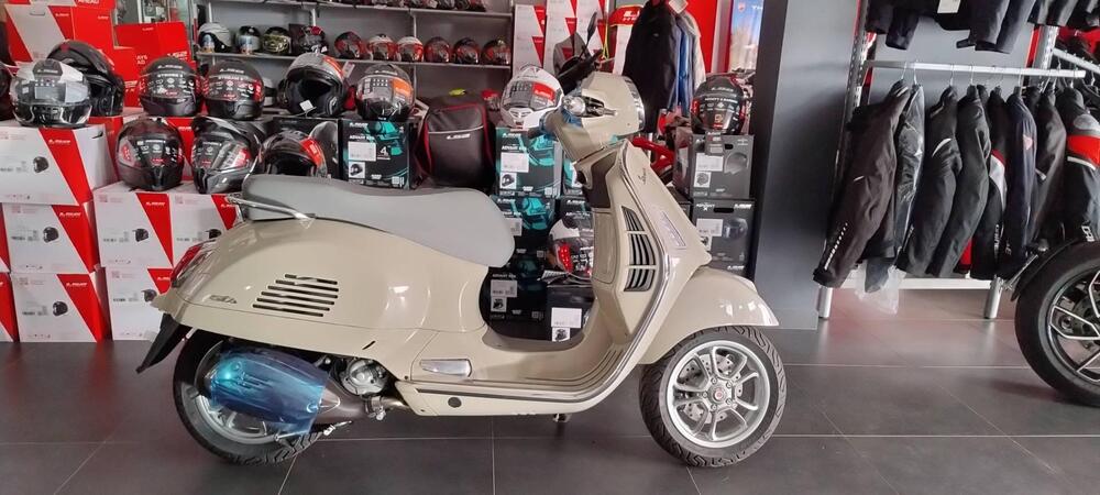 Vespa GTS 300 (2023 - 24)