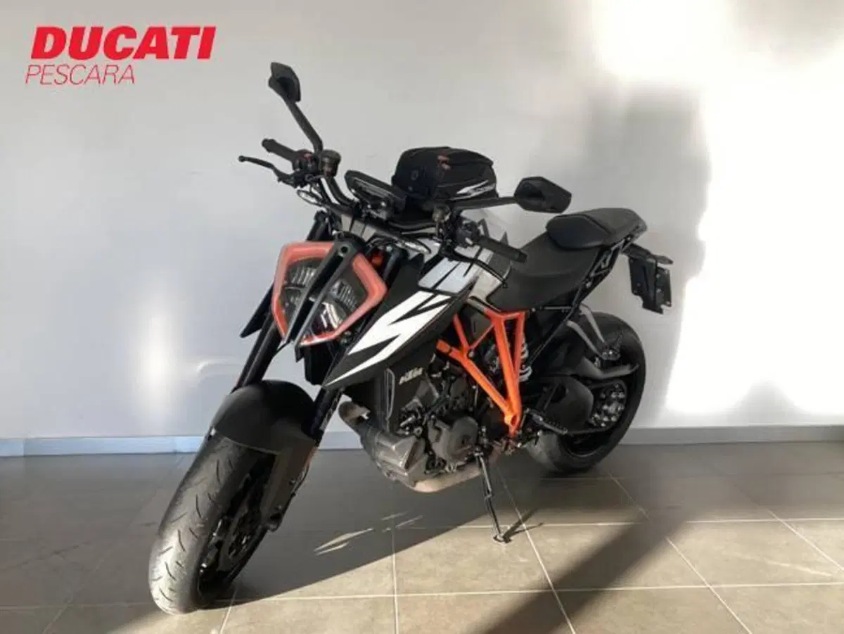 KTM 1290 Super Duke R (2020) (3)