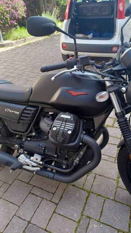 Moto Guzzi V7 III Stone (2017 - 20) (4)