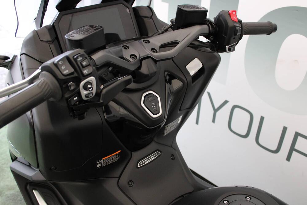 Yamaha T-Max 560 Tech Max (2022 - 24) (5)