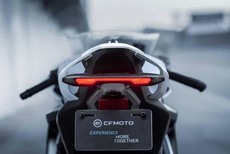 CFMOTO 675SR-R (2025 - 26) (4)