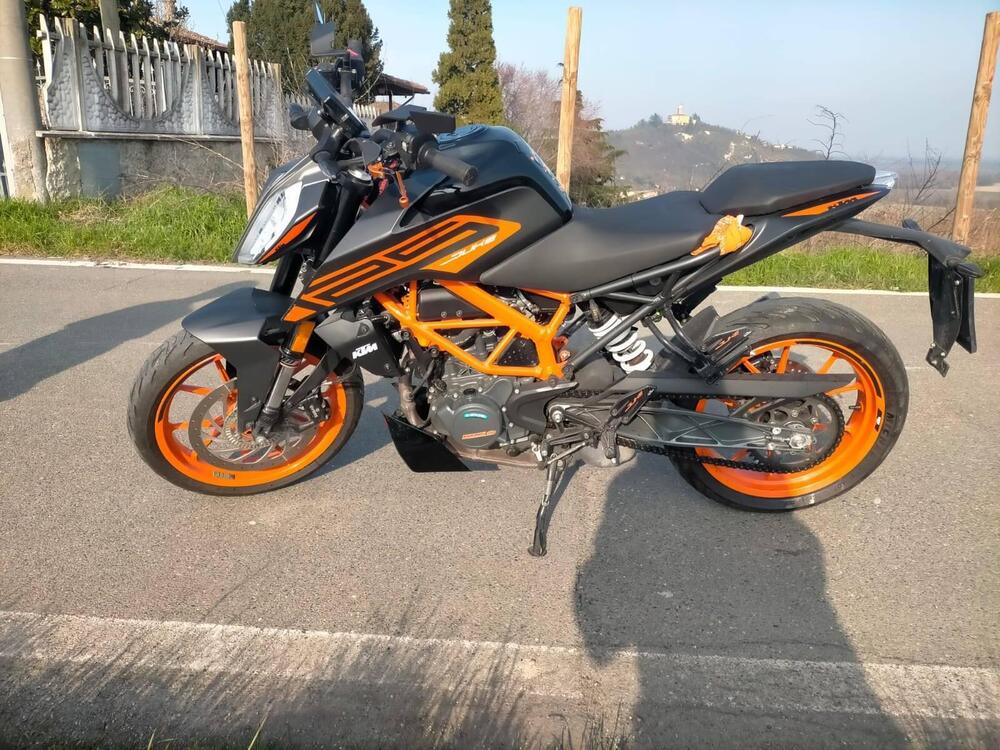 KTM 125 Duke (2021 - 23) (2)