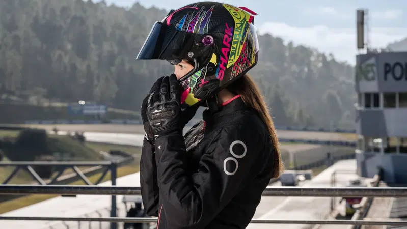 Shark Helmets presenta l'integrale Aeron
