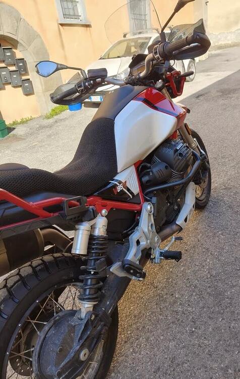 Moto Guzzi V85 TT (2021 - 23) (2)