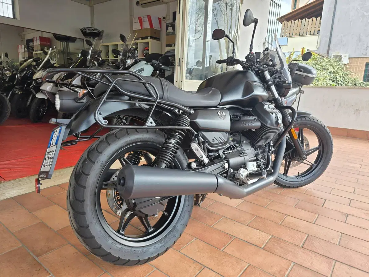 Moto Guzzi V7 Stone (2021 - 24) (3)