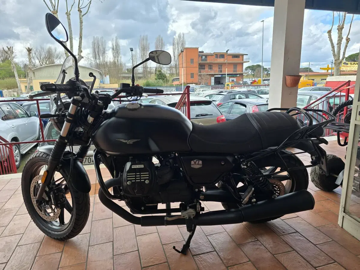 Moto Guzzi V7 Stone (2021 - 24) (5)