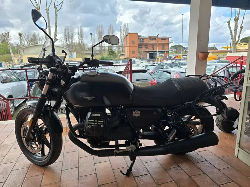 Moto Guzzi V7 Stone (2021 - 24) (5)