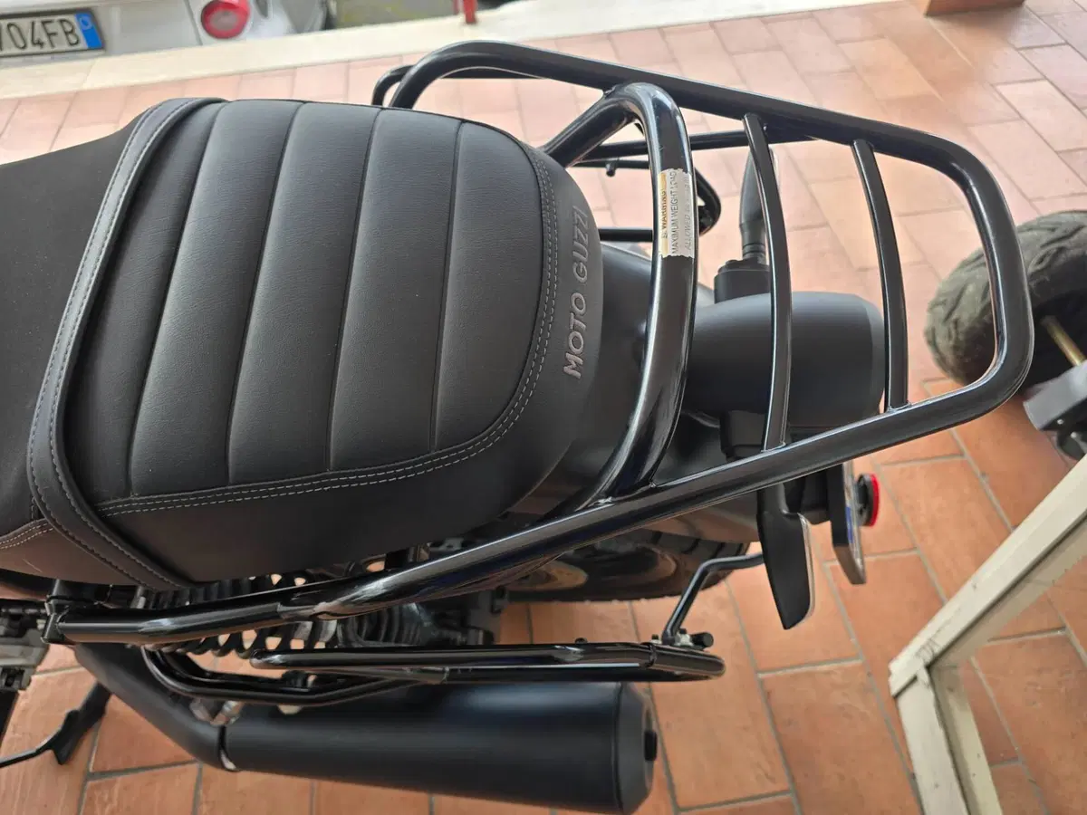 Moto Guzzi V7 Stone (2021 - 24) (8)
