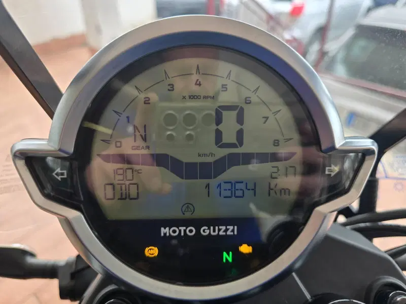 Moto Guzzi V7 Stone (2021 - 24) (13)