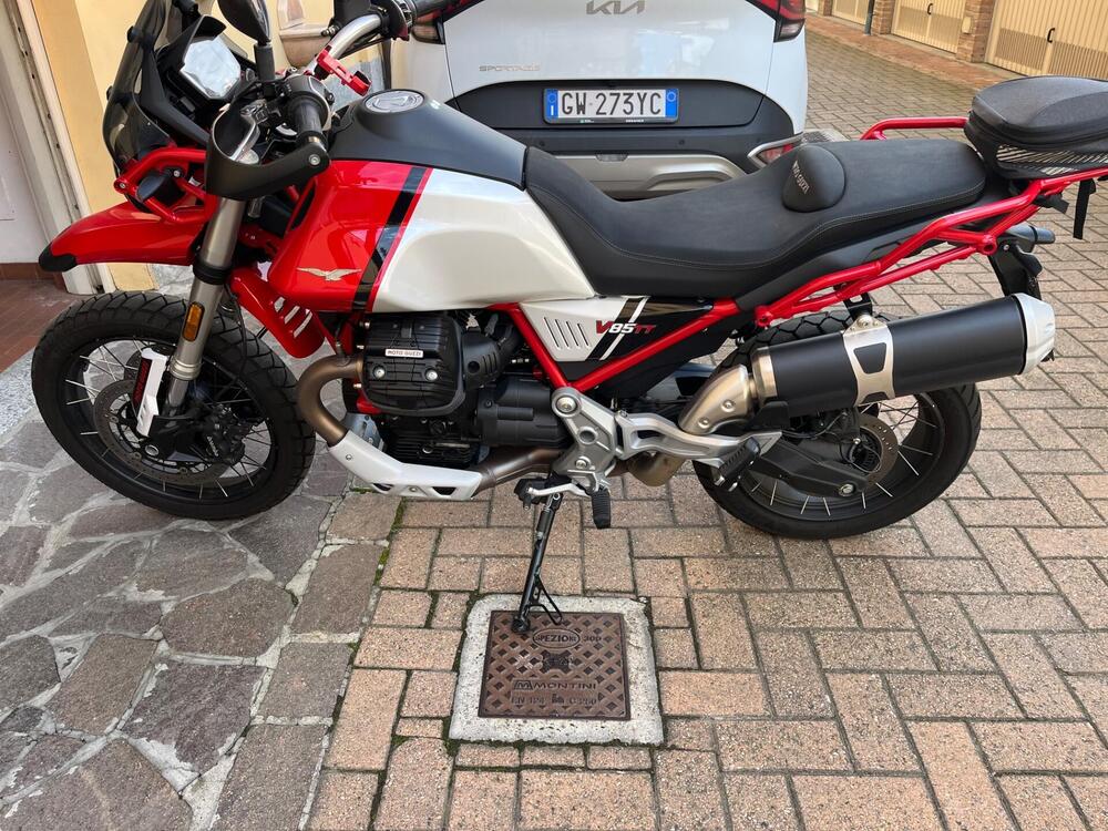 Moto Guzzi V85 TT (2021 - 23) (2)