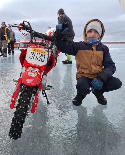 A 8 anni sul tetto del mondo. Gary Govignon stabilisce un nuovo record di velocit&agrave; sul ghiaccio