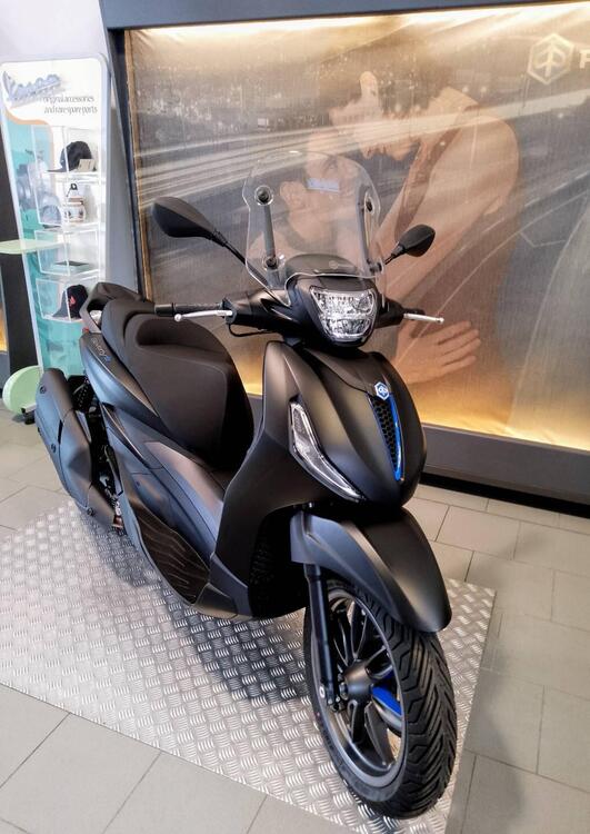 Piaggio Beverly 400 S (2025) (2)