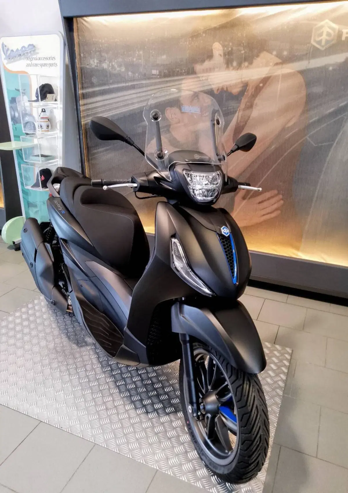 Piaggio Beverly 400 S (2025 - 26) (2)