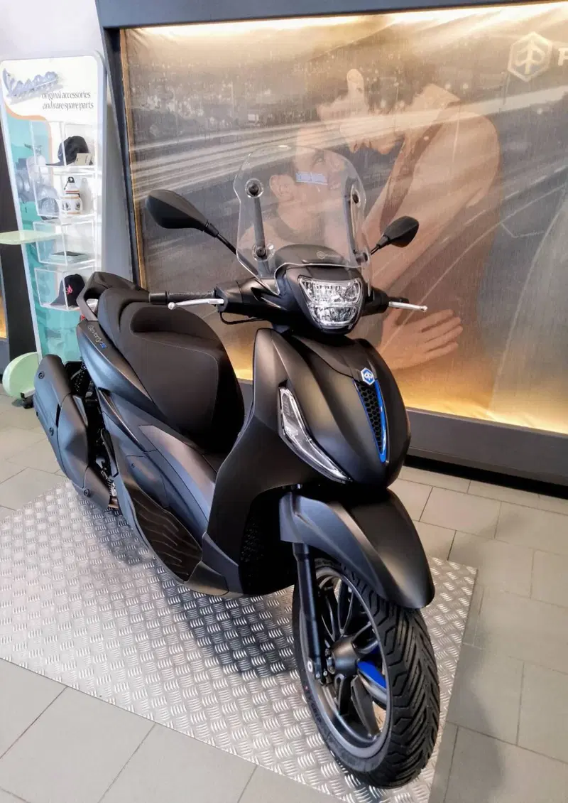 Piaggio Beverly 400 S (2025 - 26) (2)
