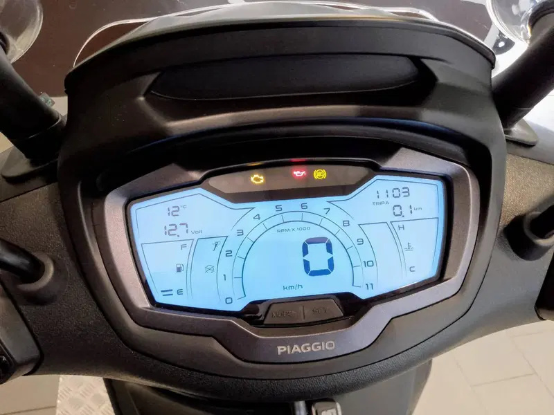 Piaggio Beverly 400 S (2025 - 26) (4)