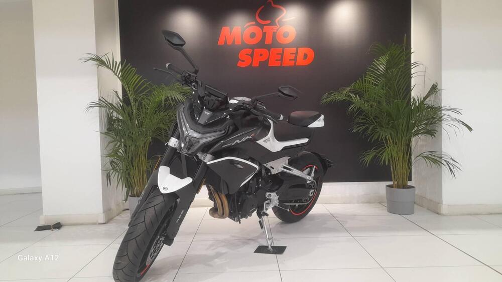 CFMOTO 800NK Advanced (2023 - 25) (4)