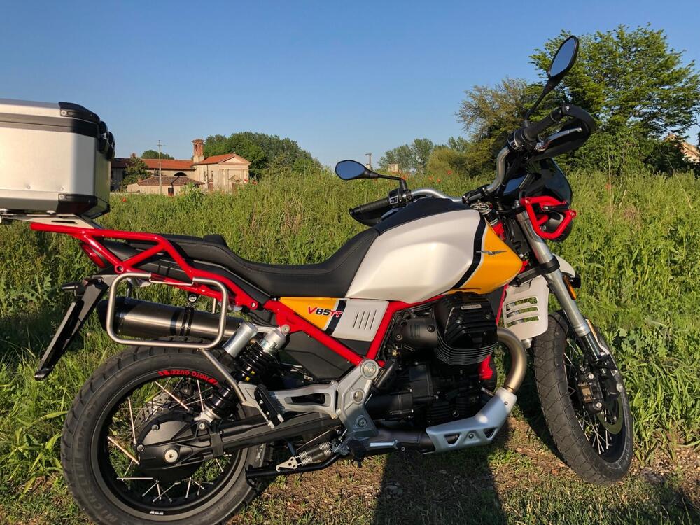 Moto Guzzi V85 TT Evocative Graphics (2019 - 20) (5)