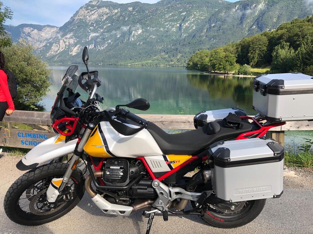 Moto Guzzi V85 TT Evocative Graphics (2019 - 20) (4)