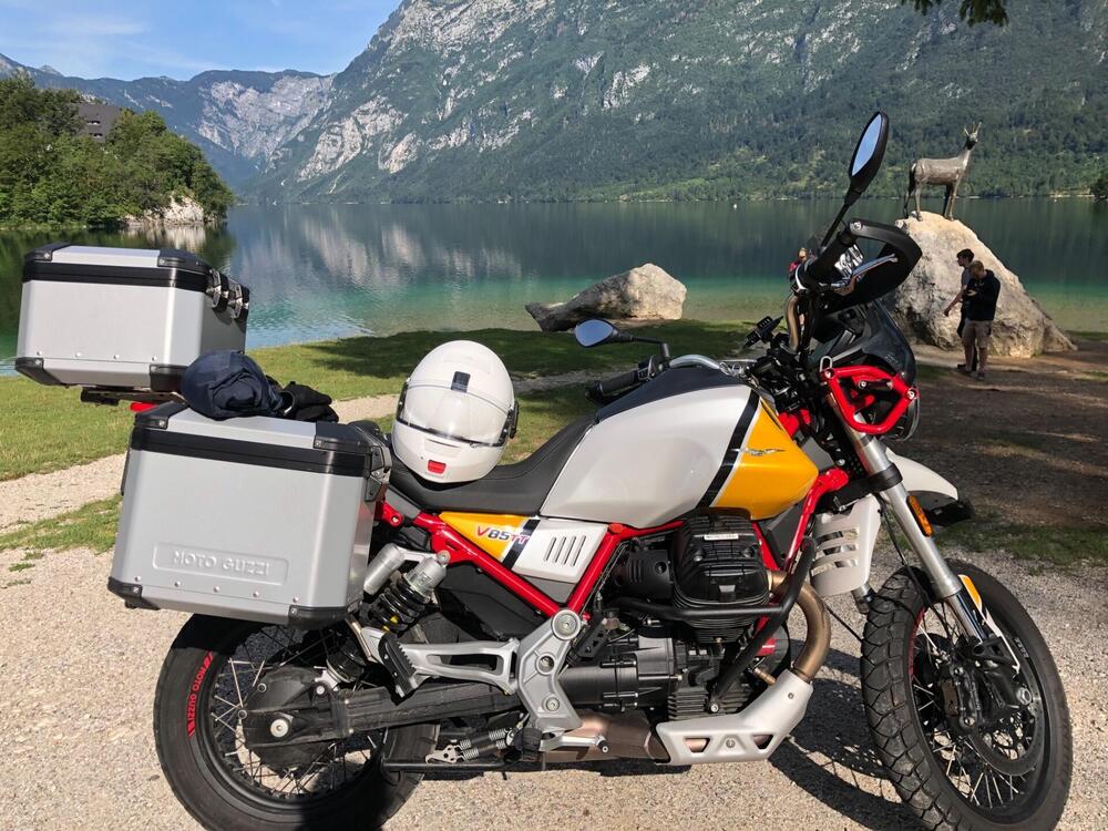 Moto Guzzi V85 TT Evocative Graphics (2019 - 20) (3)