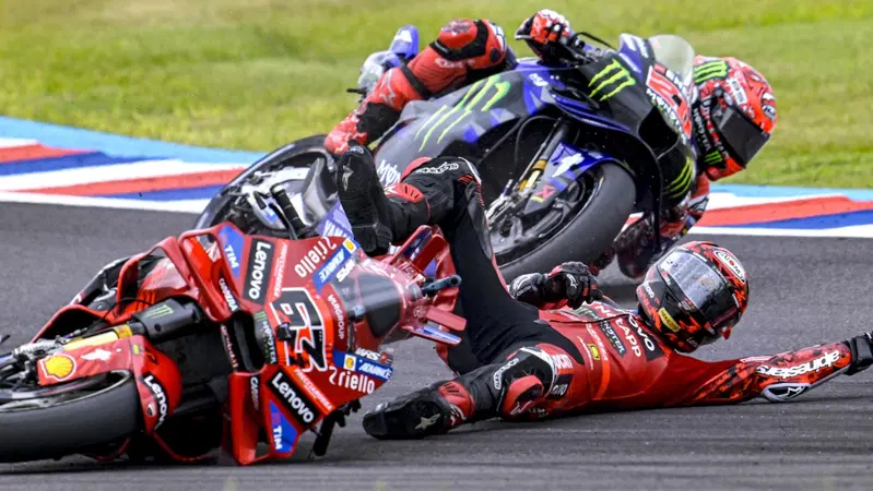 MotoGP 2025. GP di Argentina. Pecco Bagnaia mentre stava scivolando: "Mi vedevo gi&agrave; undicesimo..." 