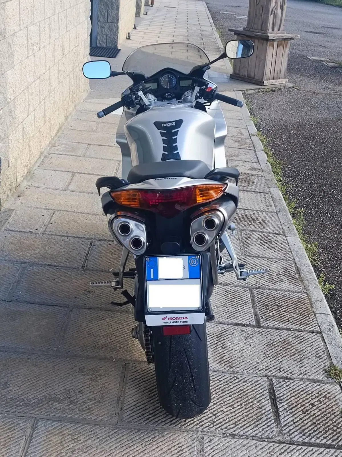Honda VFR 800 (2002 - 05) (2)