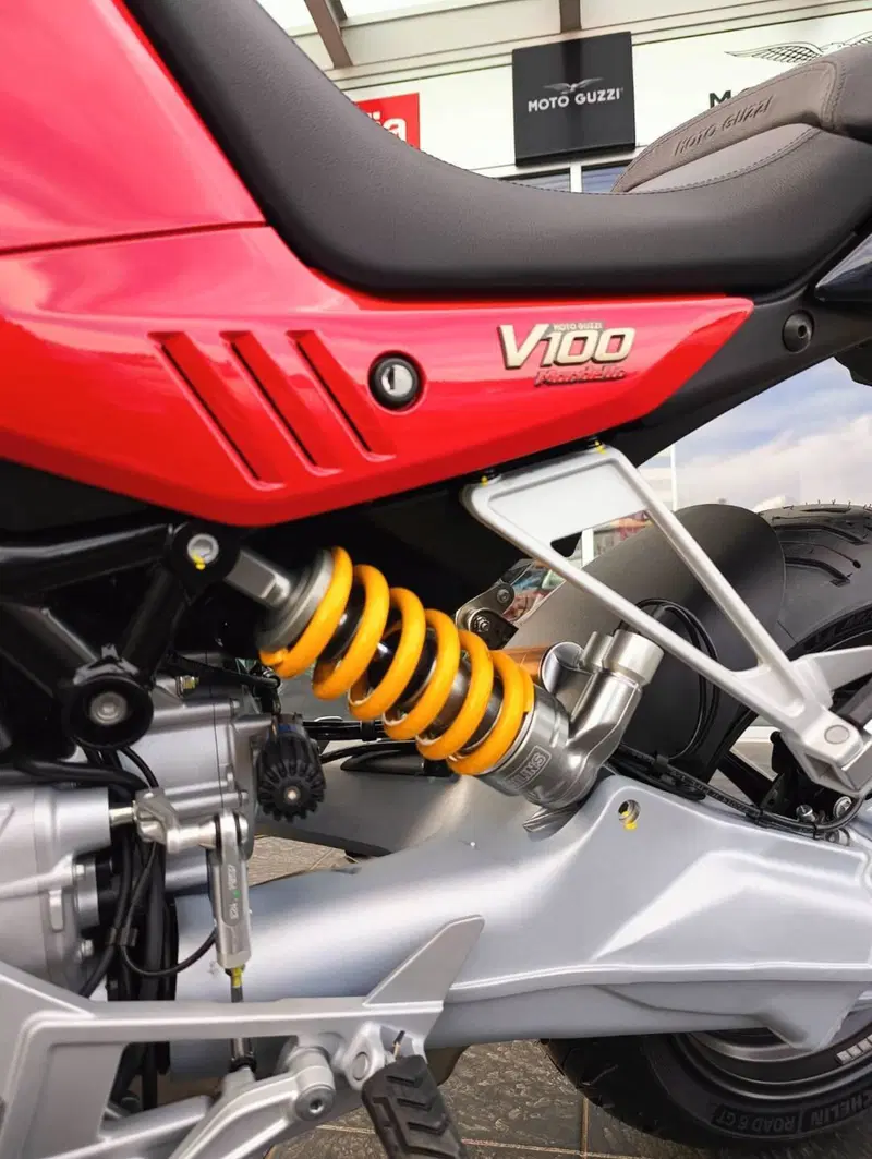 Moto Guzzi V100 Mandello S (2022 - 24) (5)